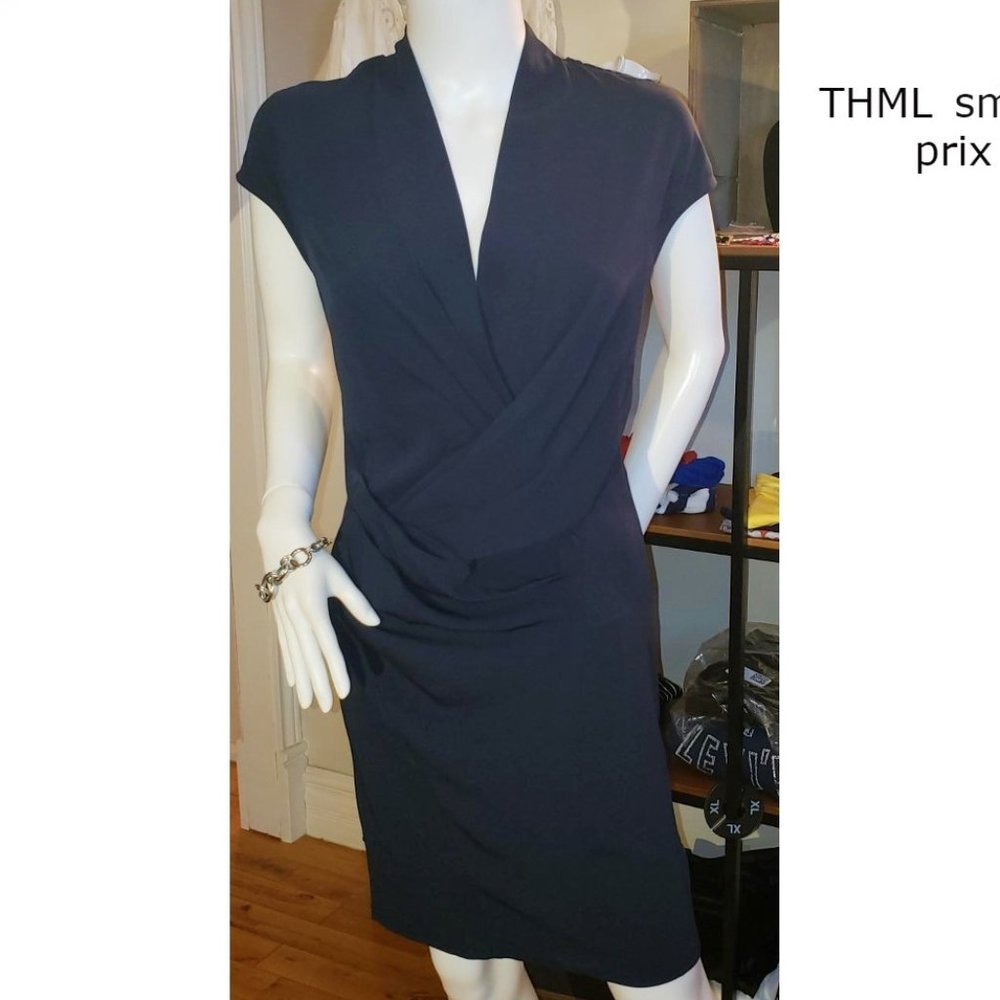 NWOT THML blue  dress Medium fits small  robe bleu marine